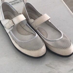 SoftWalk Cream Flats Modern Comfort Design